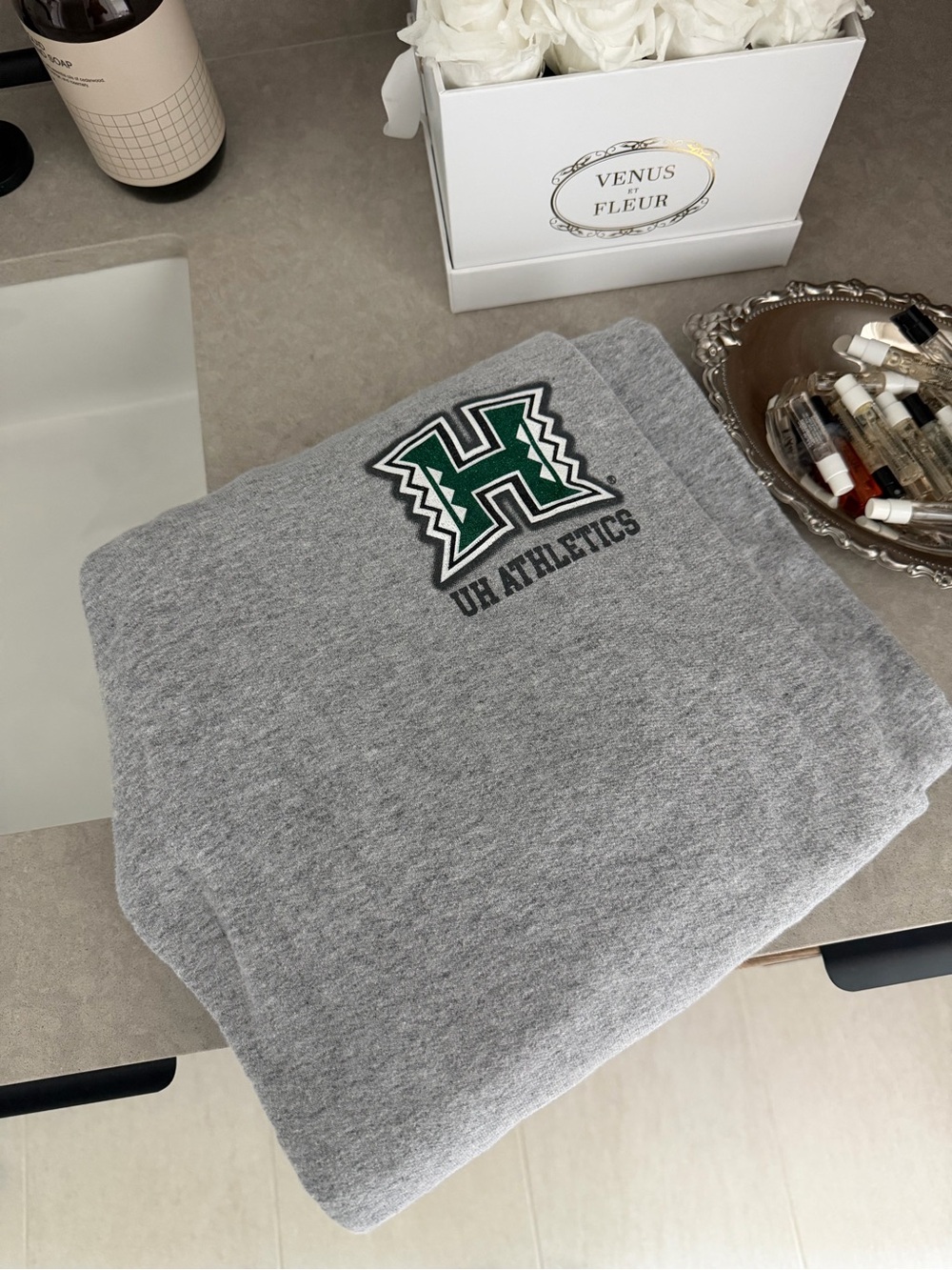 UH Hawai’i Athletics Gray Sweatpants with Green H Logo